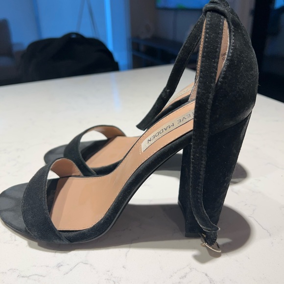 STEVE MADDEN CARSON HEEL IN BLACK SUEDE - Picture 8 of 9